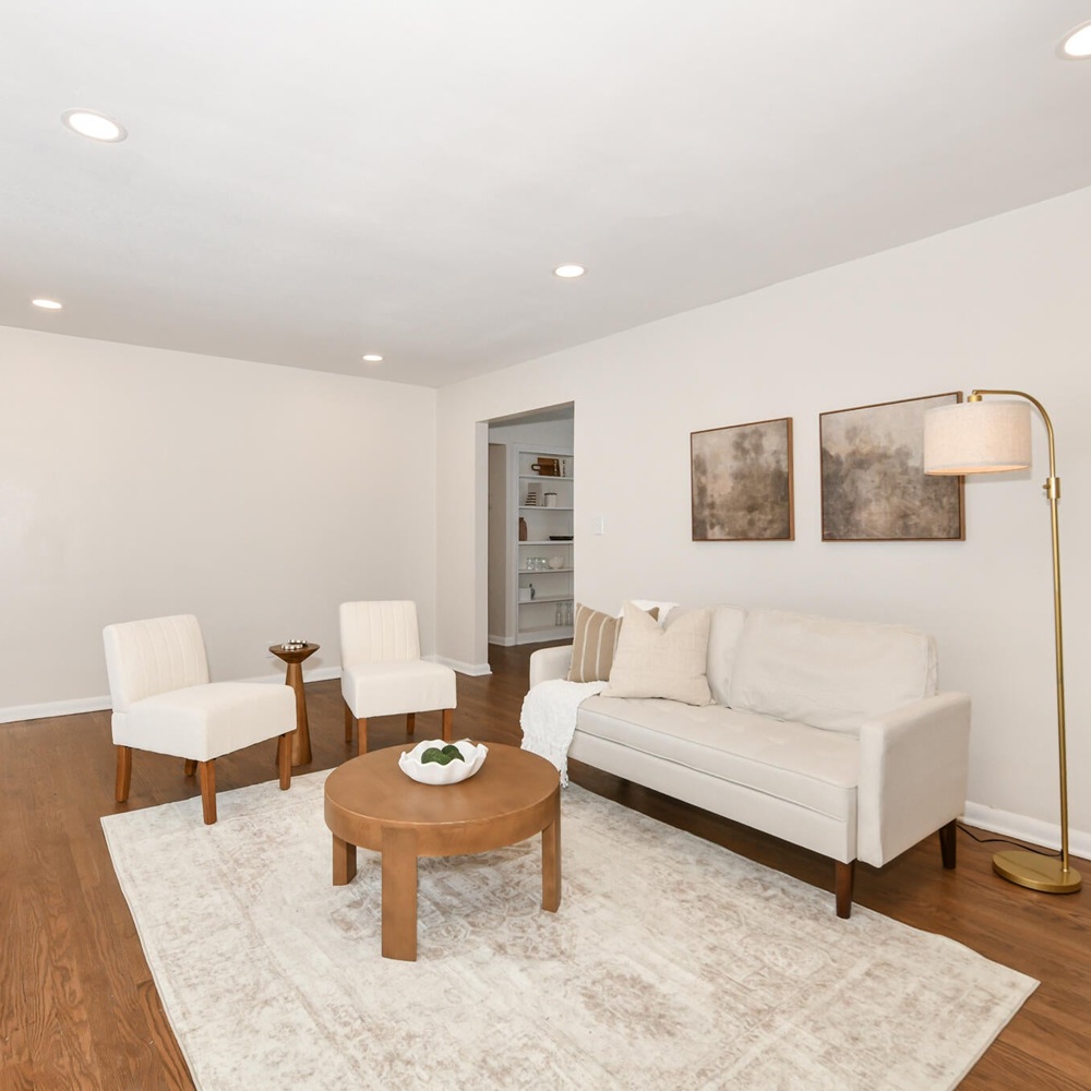 Staging furniture rental in South Eastern Wisconsin with modern furniture