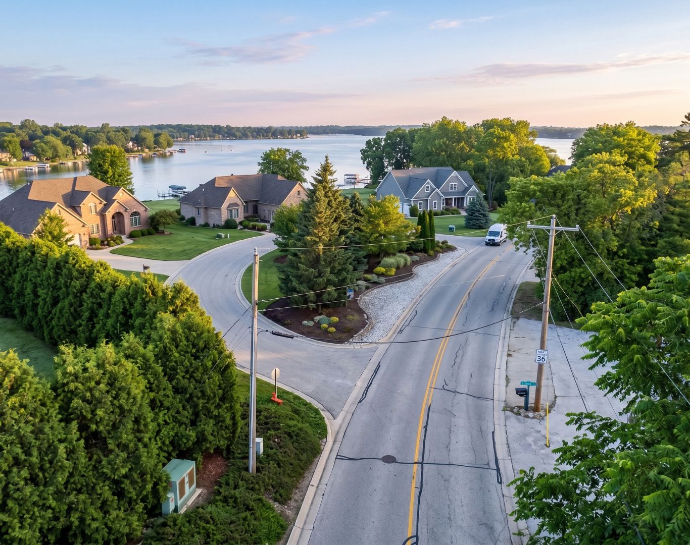 5472 Lake Dr, Okauchee, WI
